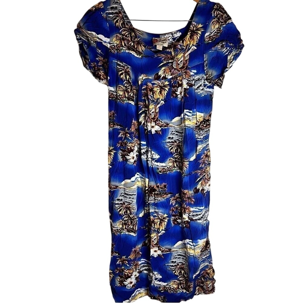 Hilo Hattie's Size Medium Hawai Originals Excellent Condition With Pockets.